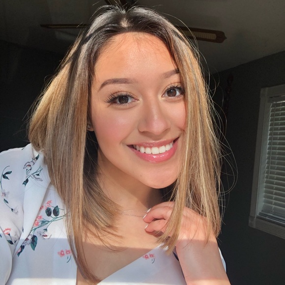 Meet your Posher, Erika - Picture 1 of 1